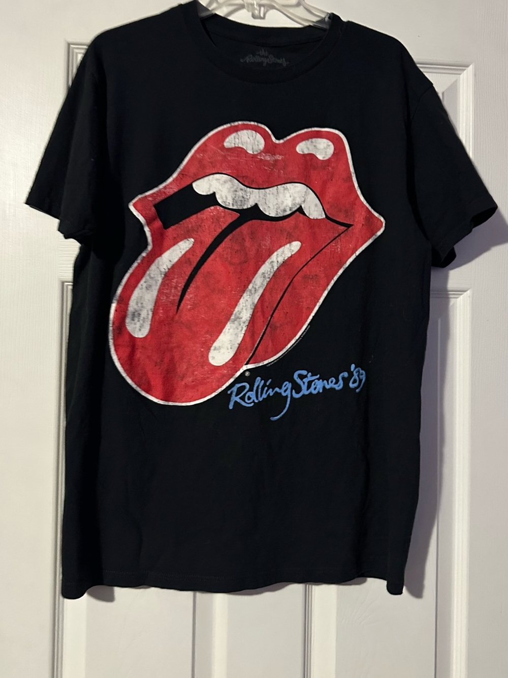 The Rolling Stone’s 89 Tongue Logo Black Graphic Tee is a size Large.